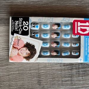 1D Stick-On Nails - Black and Blue